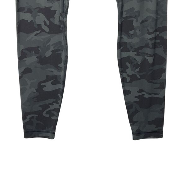 Lululemon "WUNDER UNDER CROP" Black DENIM Camo Mid Rise size 6 - Picture 7 of 15